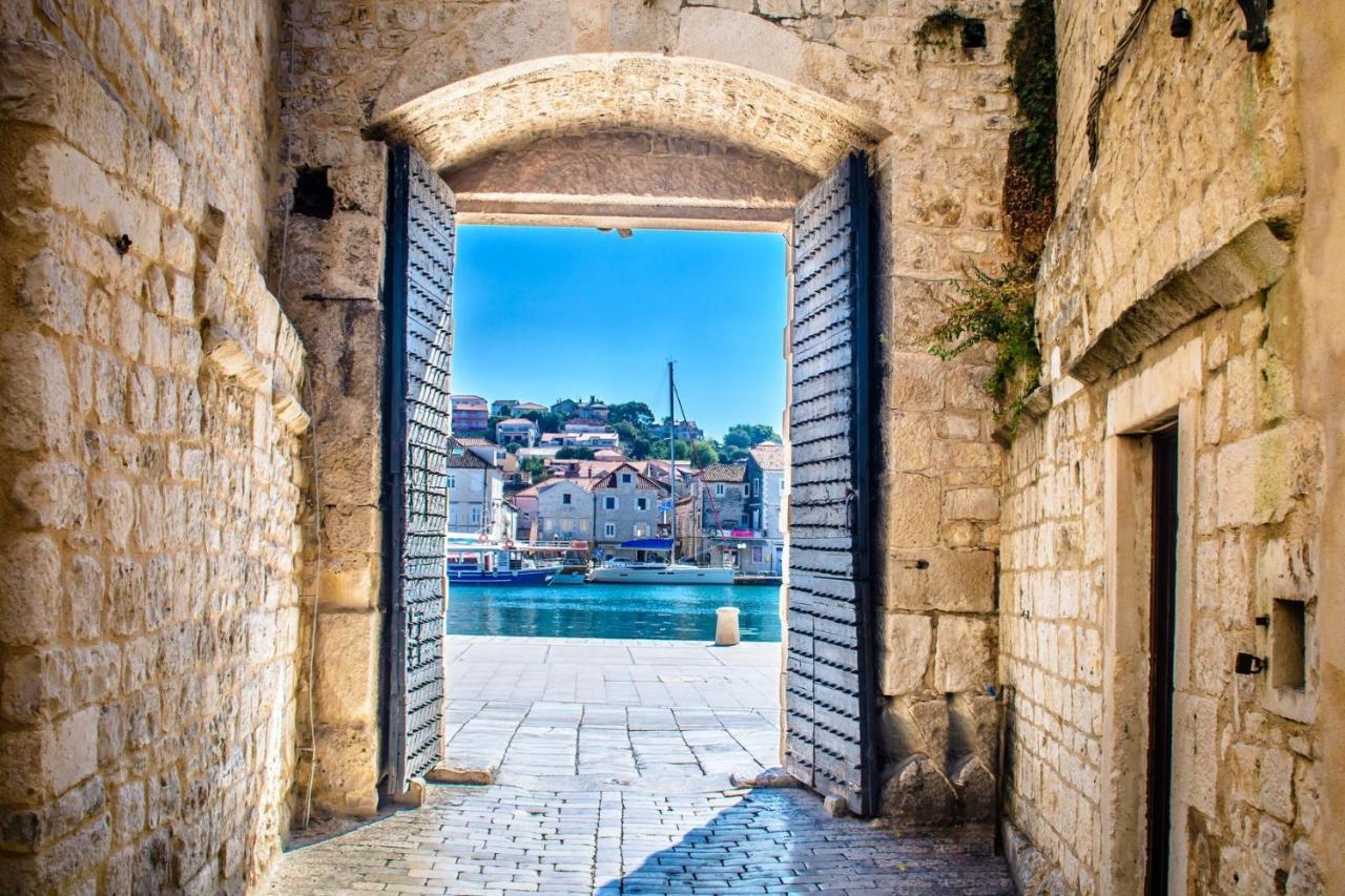 Luxury Seaside Villa With A Classic Mediterranean Olive Garden, A Fully Equipped Professional Kitchen, Pool, Sauna, Padle Boards And Canoe - Miolin Beach House Trogir Exterior foto