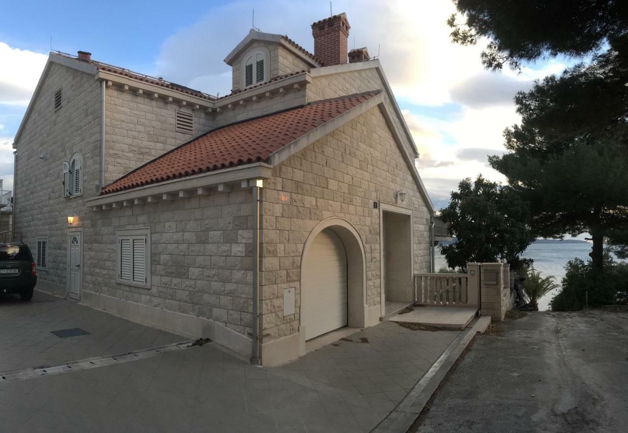 Luxury Seaside Villa With A Classic Mediterranean Olive Garden, A Fully Equipped Professional Kitchen, Pool, Sauna, Padle Boards And Canoe - Miolin Beach House Trogir Exterior foto